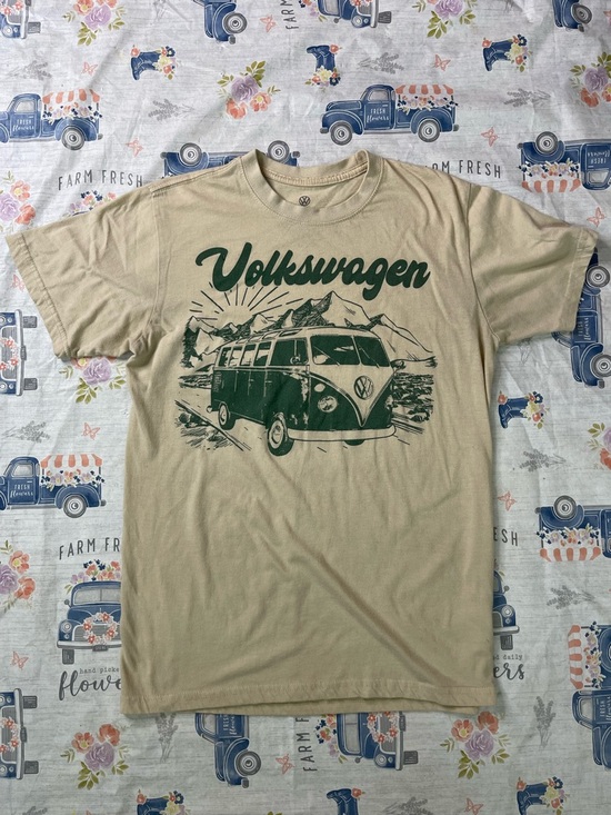 Volkswagen Retro VW Bus Graphic Tee – Medium 🚐